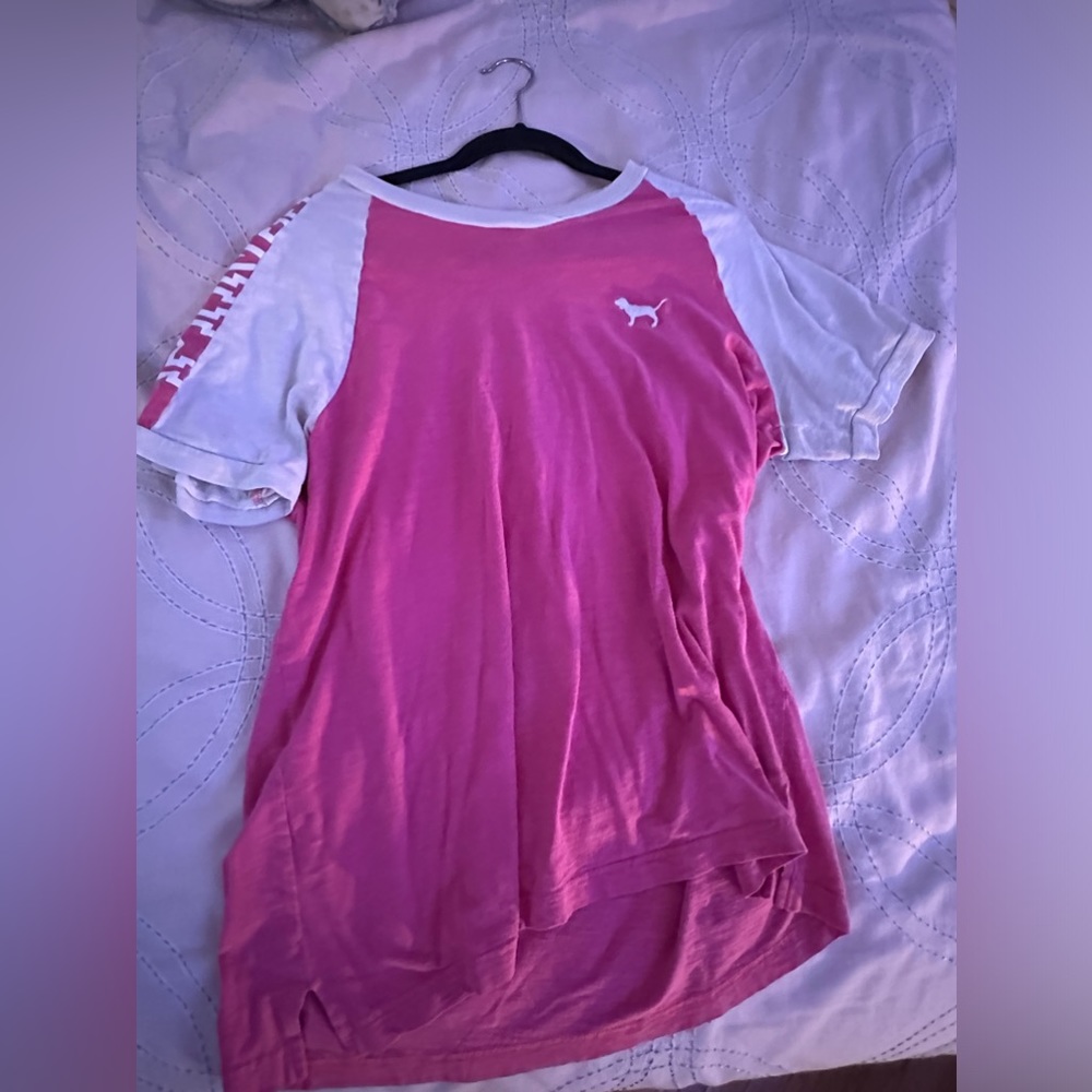 V.S pink tee💗